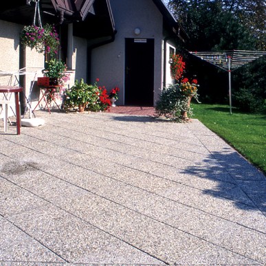 Bruk-Bet Sp. z o.o. - Patio slabs RESIDENCE multigran - Embodiment 5 - plate RESIDENCE multigran