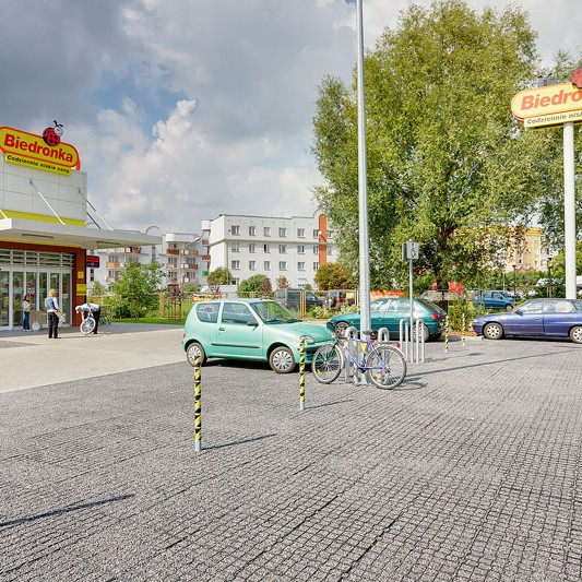 geoPRODUCT Sp. z o.o. - Gallery - Gravel parking in front of Biedronka